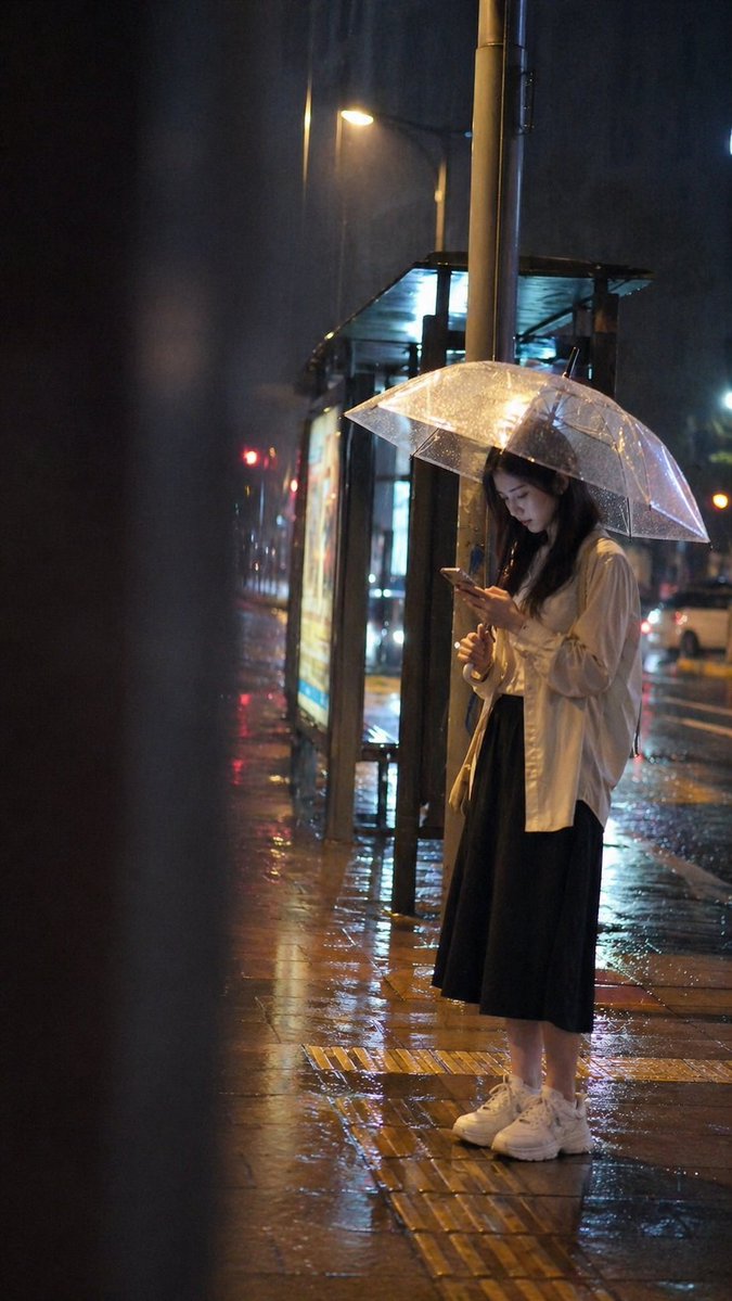 Woman rain city.