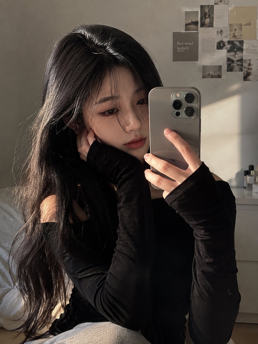 Ultra-realistic smartphone mirror selfie
